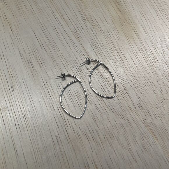 Silver Plated Pierced Dangle Earrings, unmarked, unbranded, modern, geometrical - Picture 7 of 8